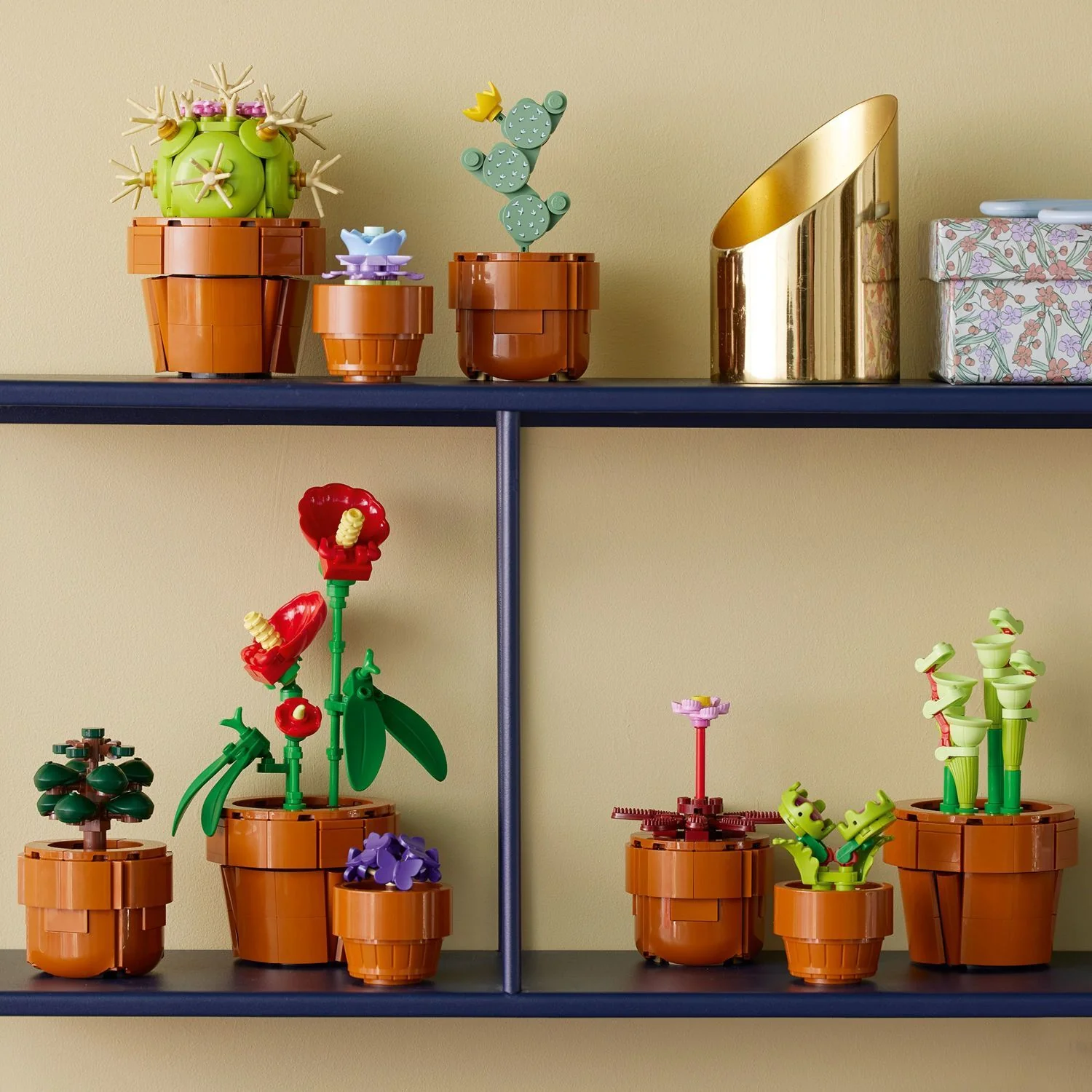 LEGO® Icons: Tiny Plants - Image 7