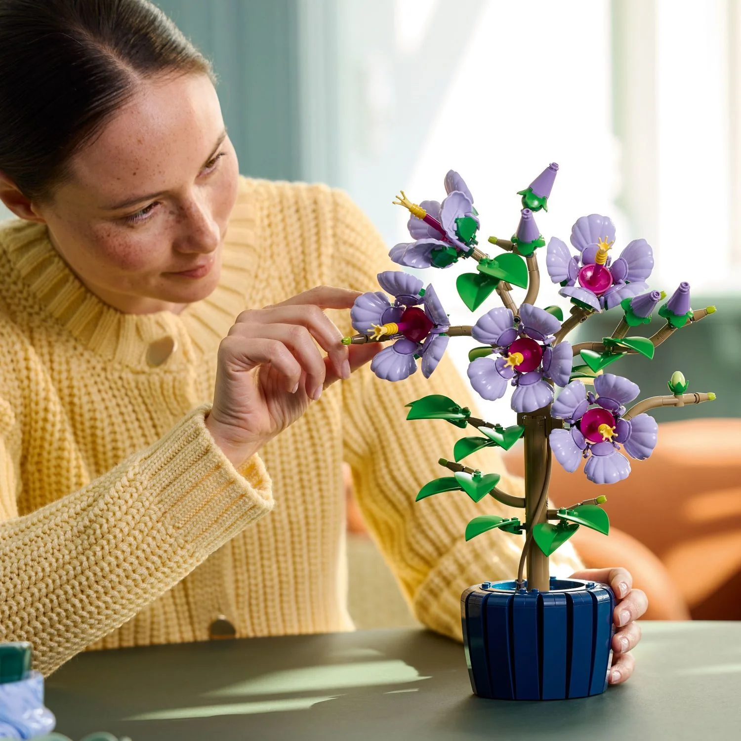 LEGO Botanicals: Hibiscus - Image 4