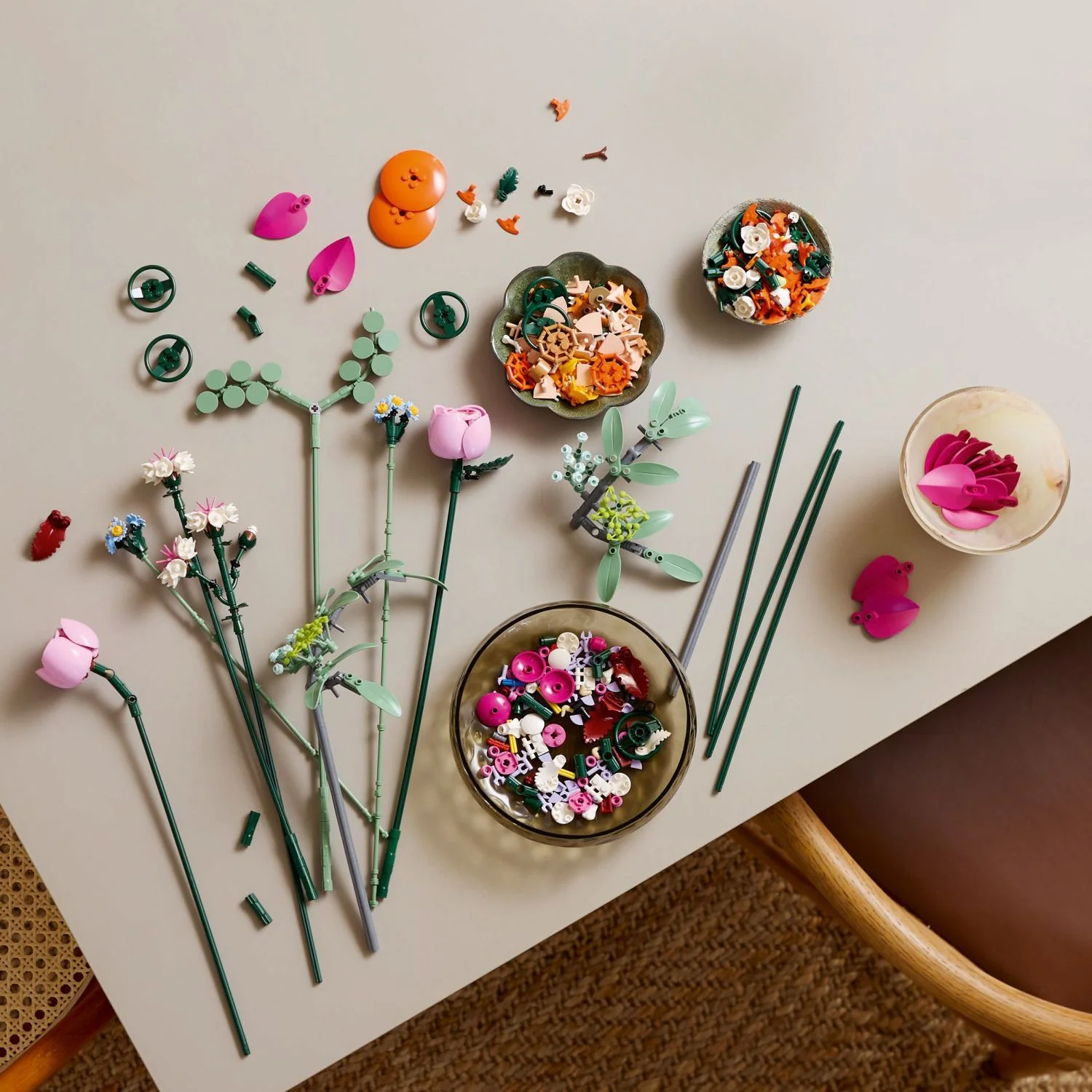 LEGO Botanicals: Pretty Pink Flower Bouquet - Image 8