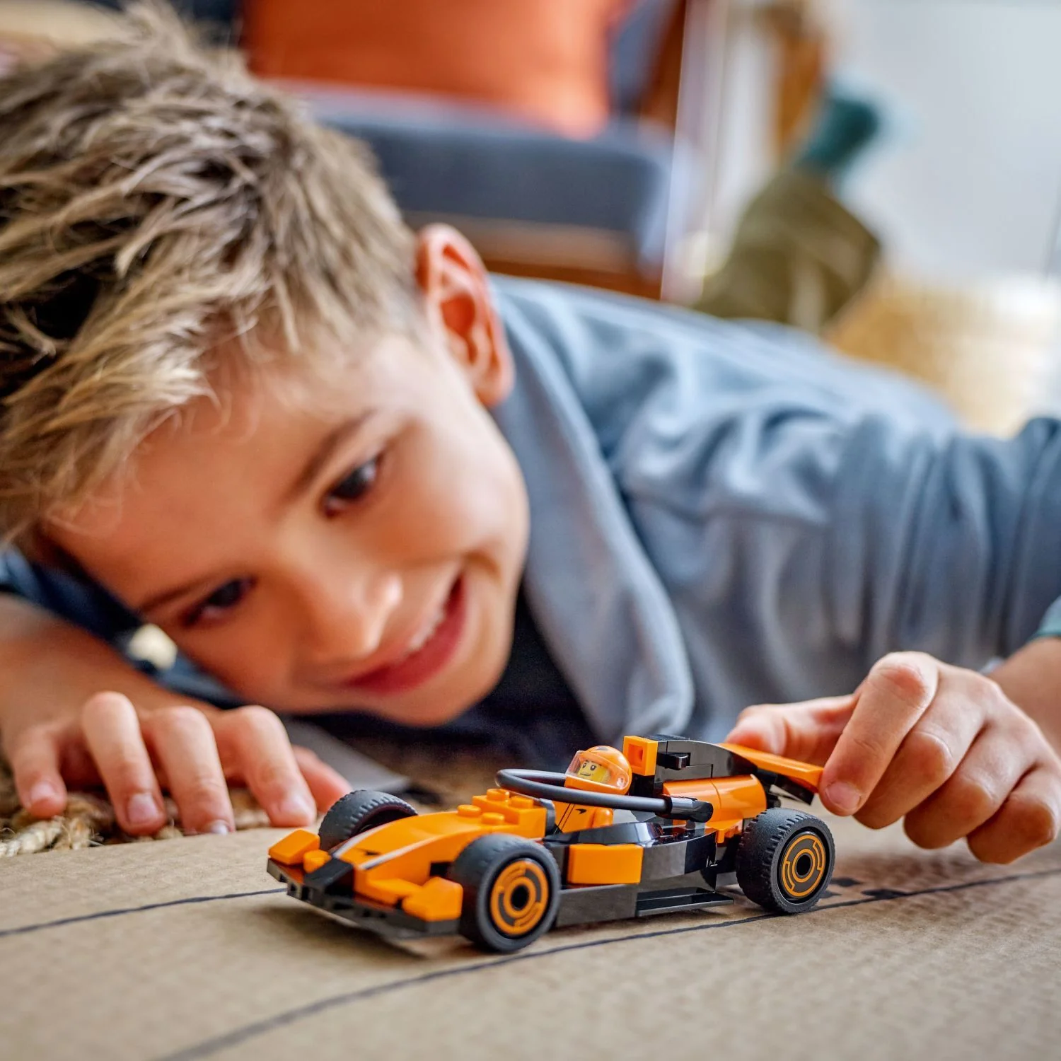 LEGO City Formula 1: F1® Driver with McLaren Race Car - Image 9