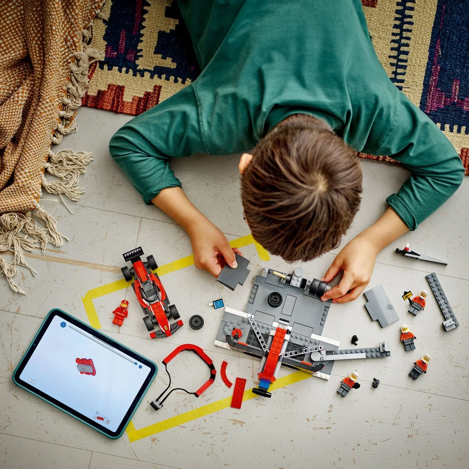 LEGO City Formula 1: F1® Pit Stop & Pit Crew with Ferrari Car - Image 8