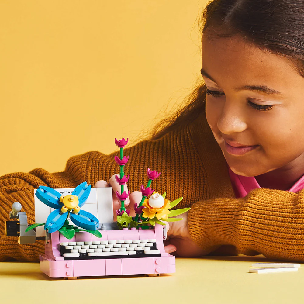 LEGO CREATOR Typewriter with Flowers - Image 2