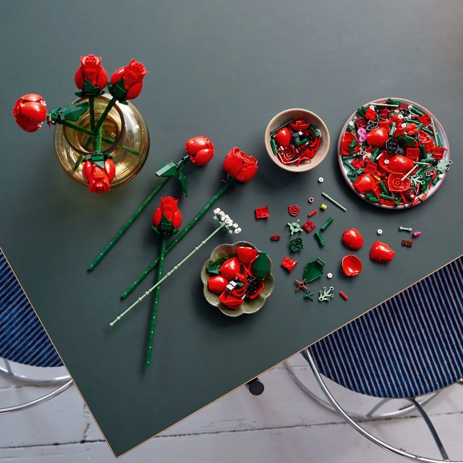 LEGO Icons: Bouquet of Roses - Image 3