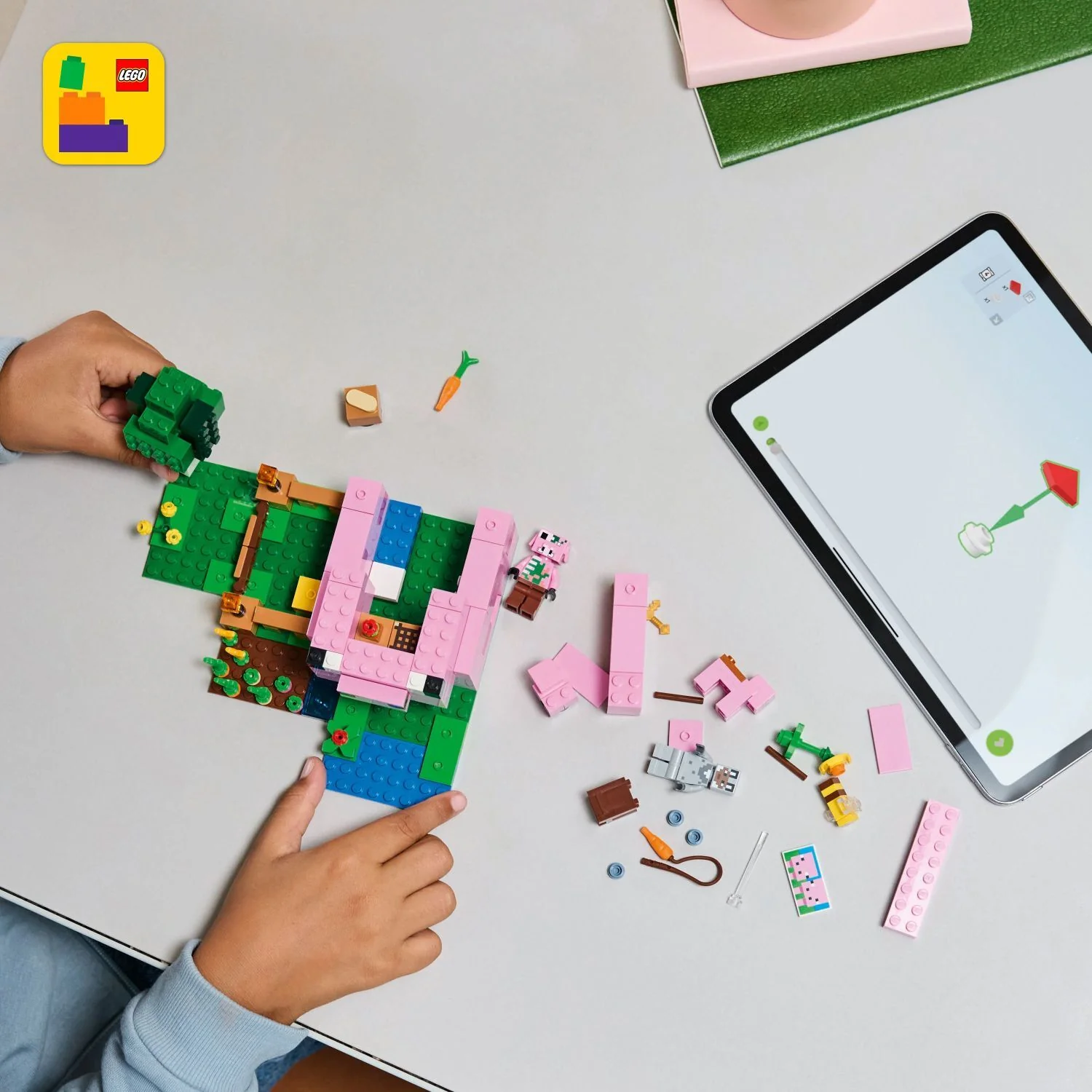 LEGO Minecraft: The Baby Pig House - Image 10
