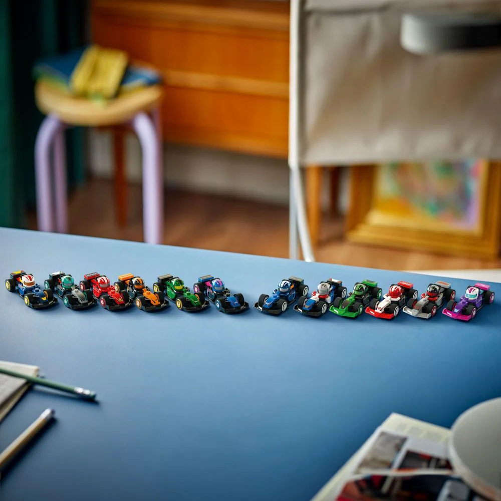 LEGO Minifigures: F1® Collectible Race Cars - Image 3