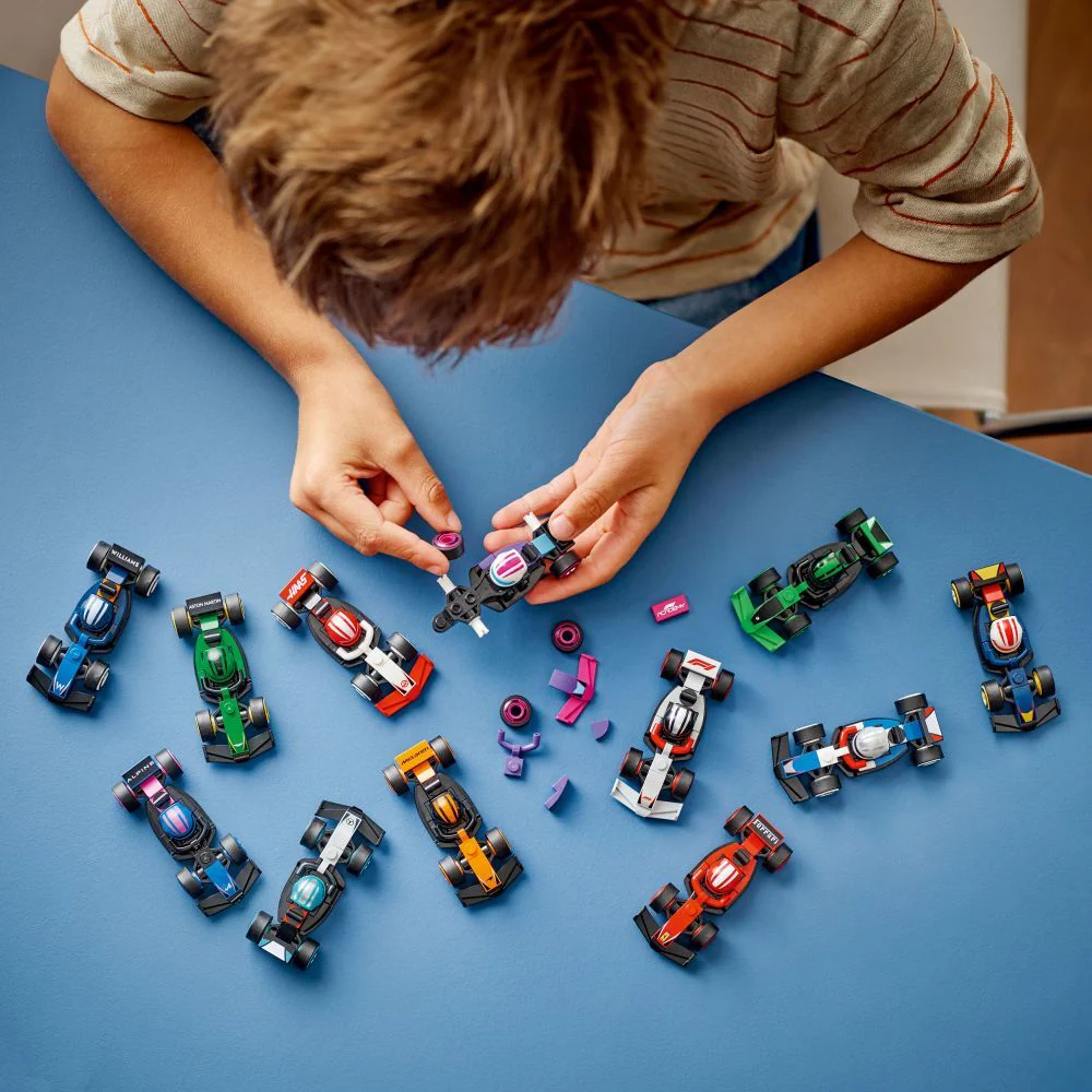 LEGO Minifigures: F1® Collectible Race Cars - Image 4