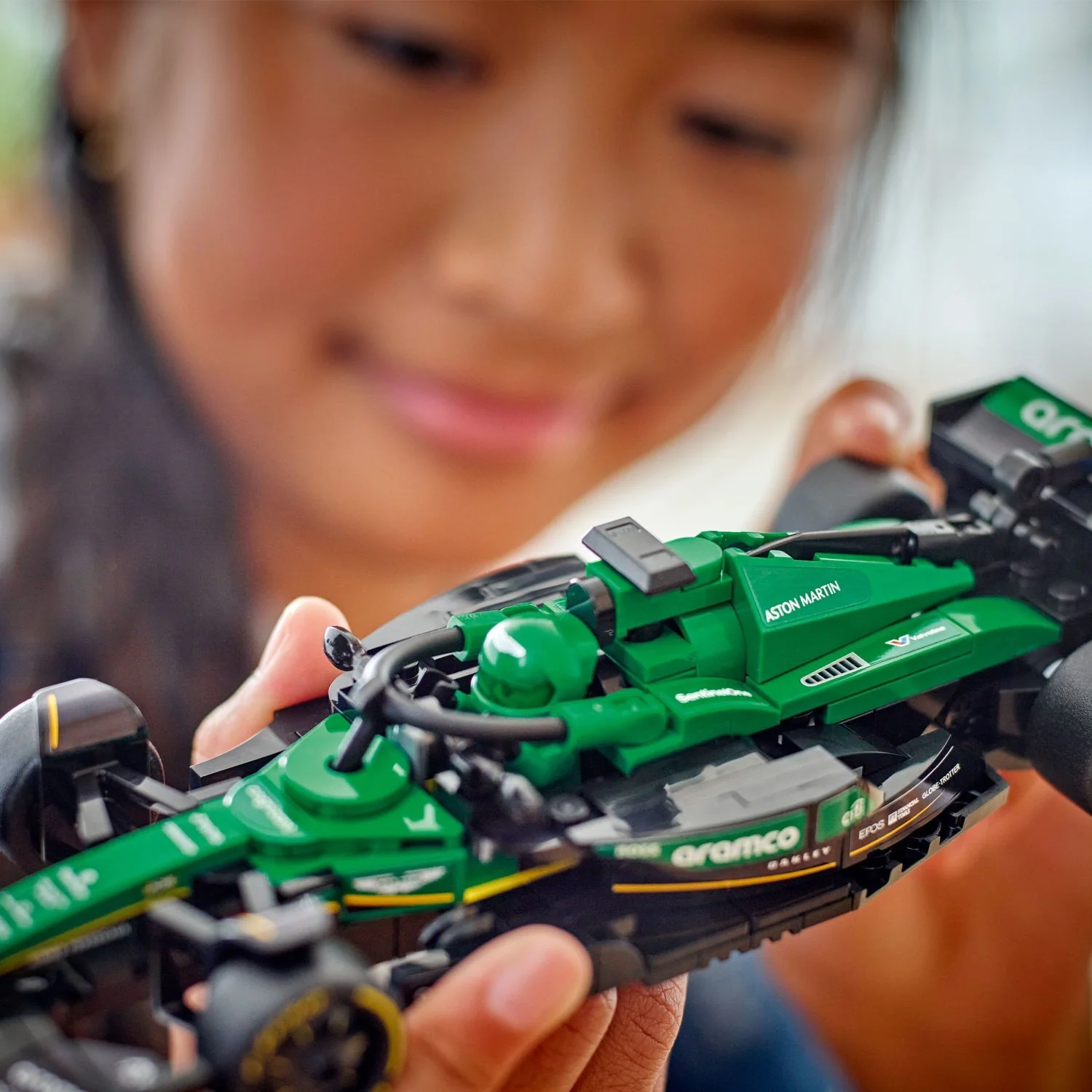LEGO Speed Champions: Aston Martin Aramco F1® AMR24 Race Car - Image 9