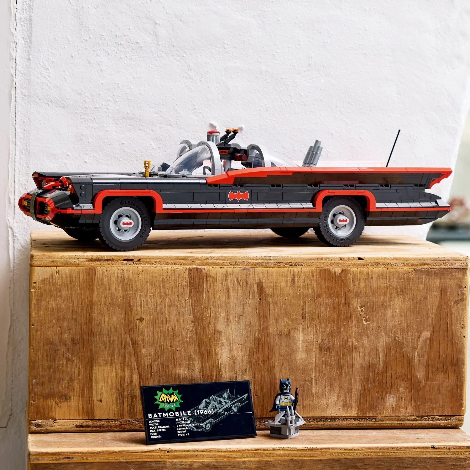 LEGO Super Heroes DC: Batman™: The Classic TV Series Batmobile™ - Image 5