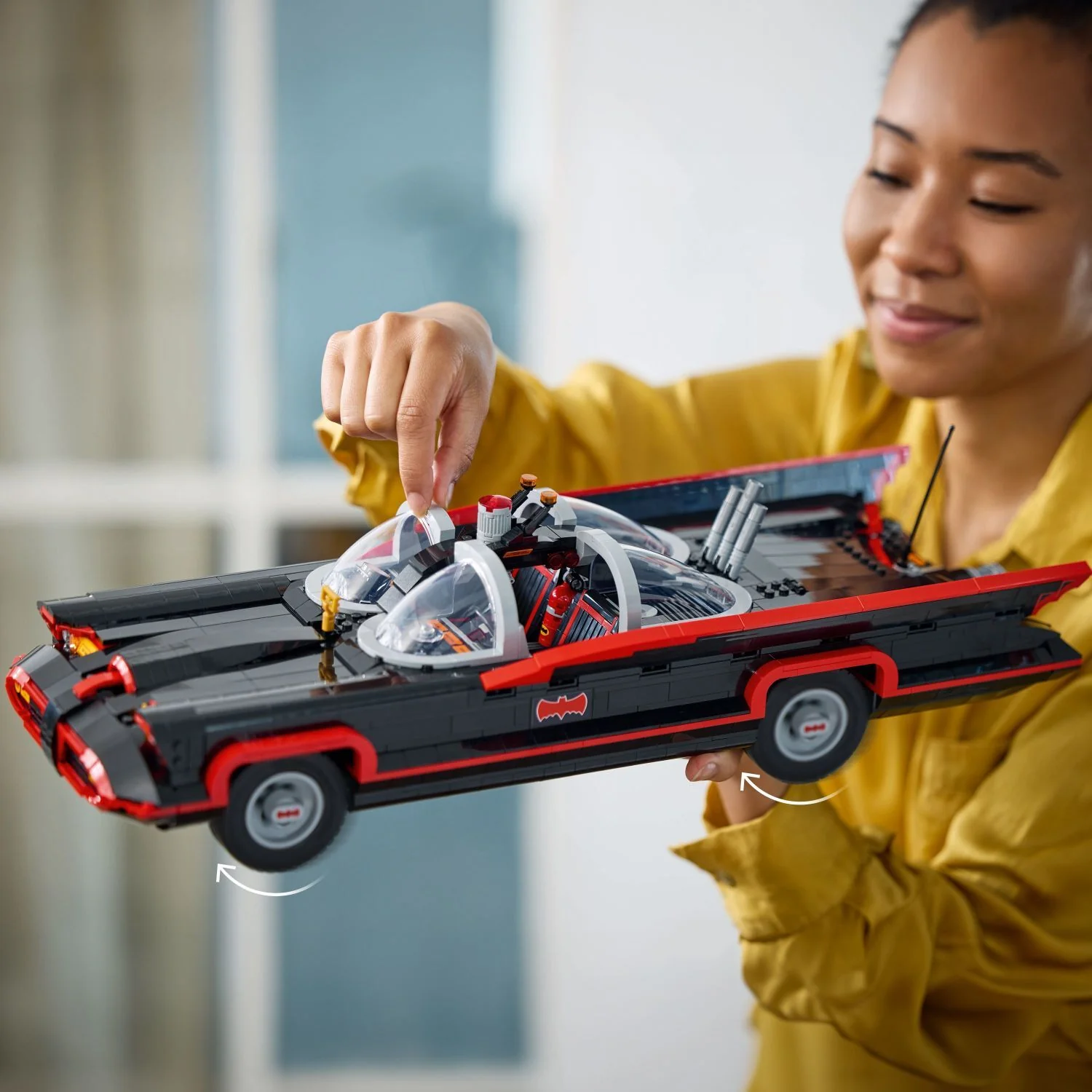 LEGO Super Heroes DC: Batman™: The Classic TV Series Batmobile™ - Image 7