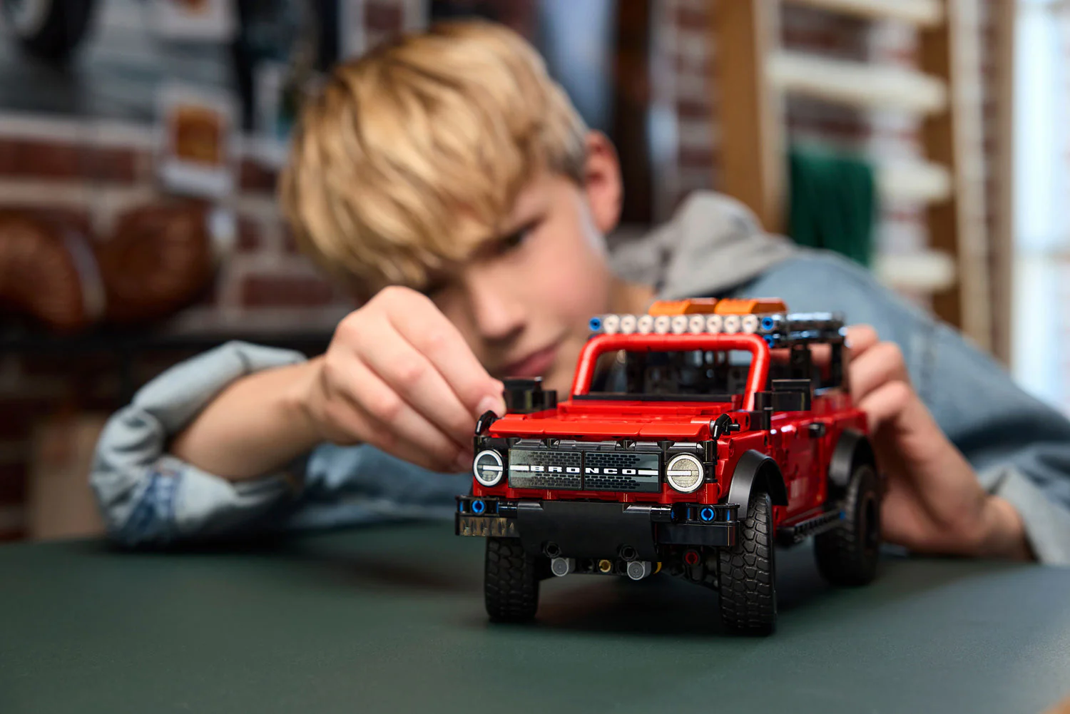 LEGO TECHNIC Ford Bronco SUV - Image 2