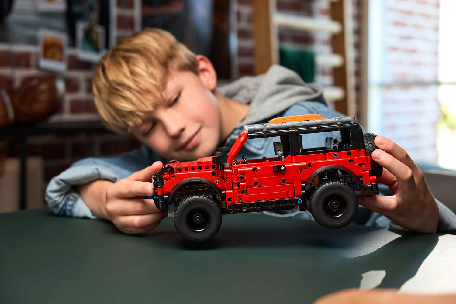 LEGO TECHNIC Ford Bronco SUV - Image 3