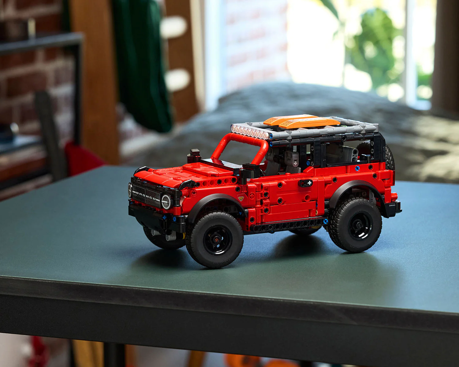 LEGO TECHNIC Ford Bronco SUV - Image 4