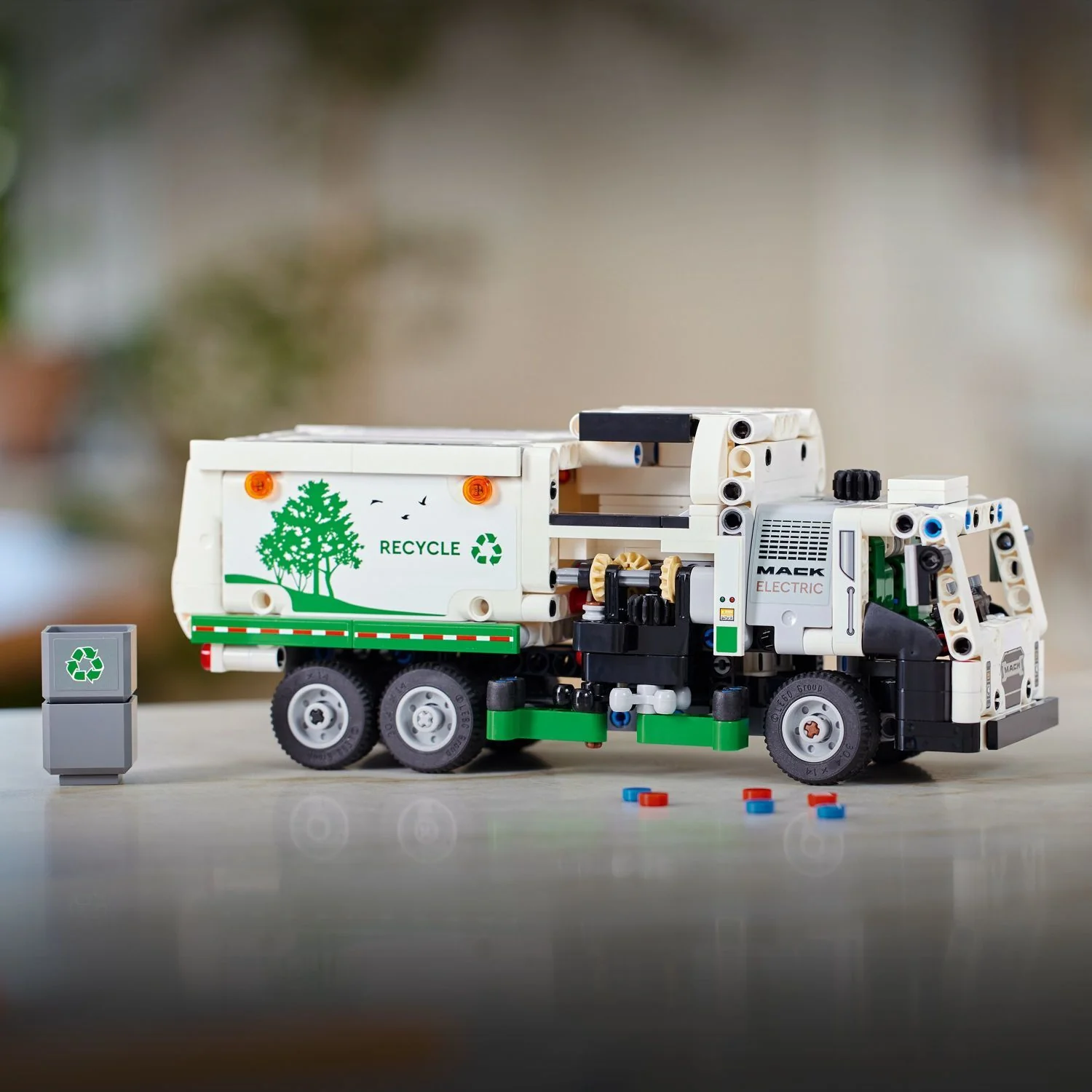 LEGO Technic: Mack® LR Electric Garbage Truck - Image 10