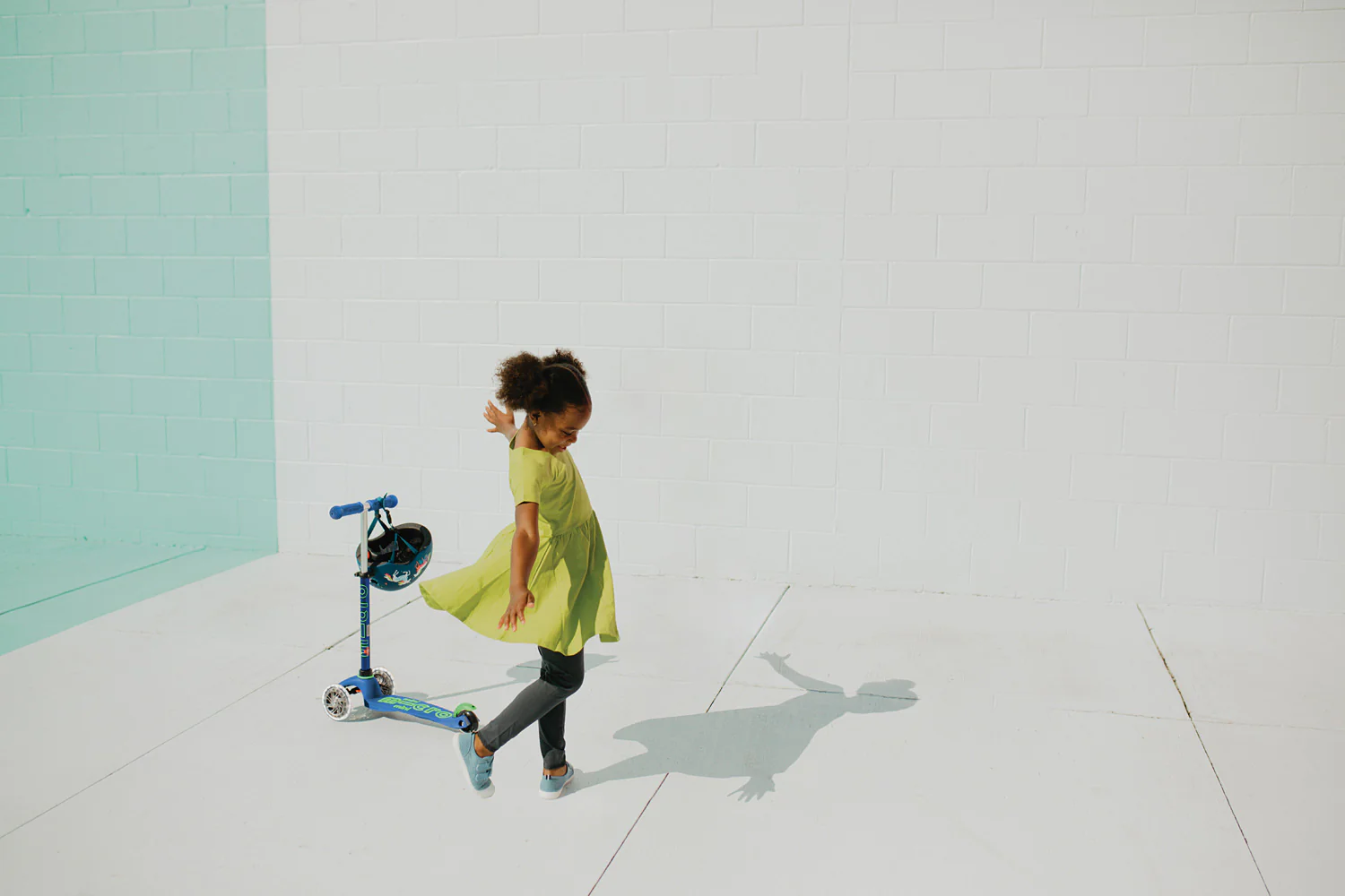 Mini Deluxe LED Scooter - Crystal Blue - Image 6