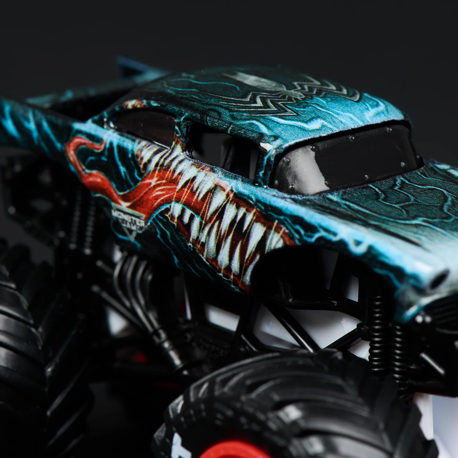 Monster Jam Marvel Iron Man Vs. War Machine - Image 7
